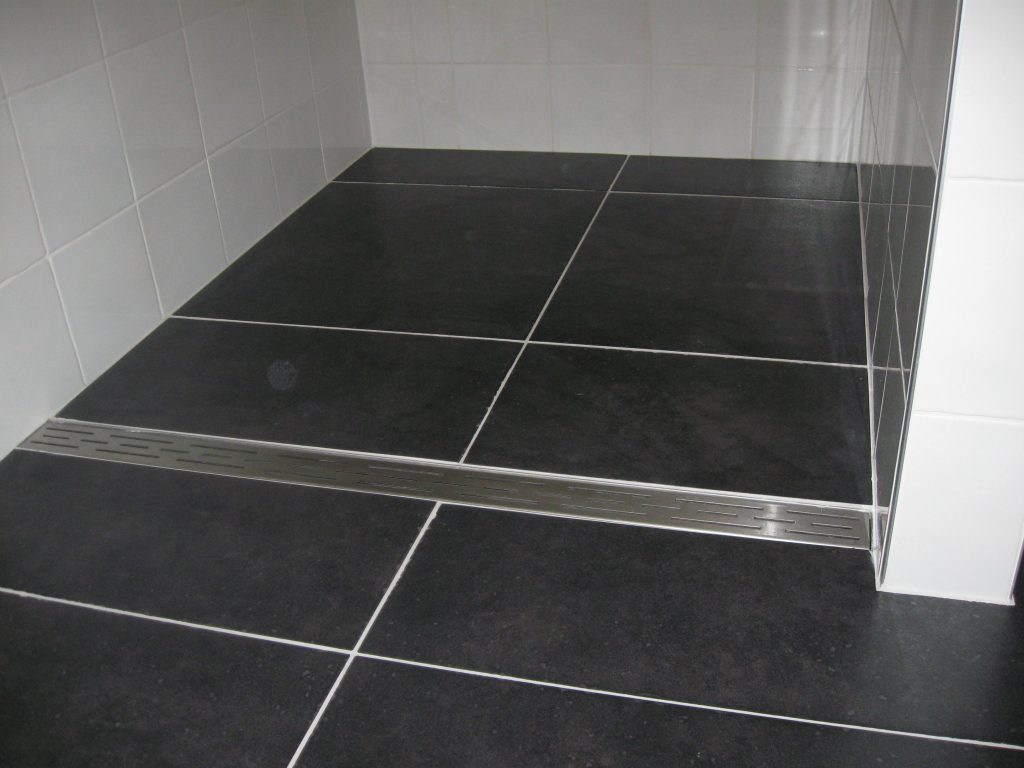 Tegelvloer met inbouwgoot